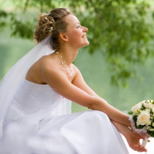 Привітання з Днем весілля: Хай заходить щастя в хату